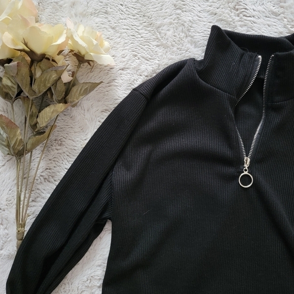 Unbranded Quarter Circle Zip Long Sleeve Black Ribbed Crop Top Size L - Picture 2 of 8